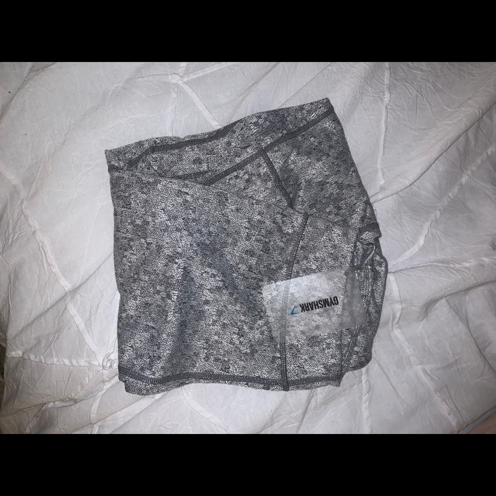 Gym shark leggings